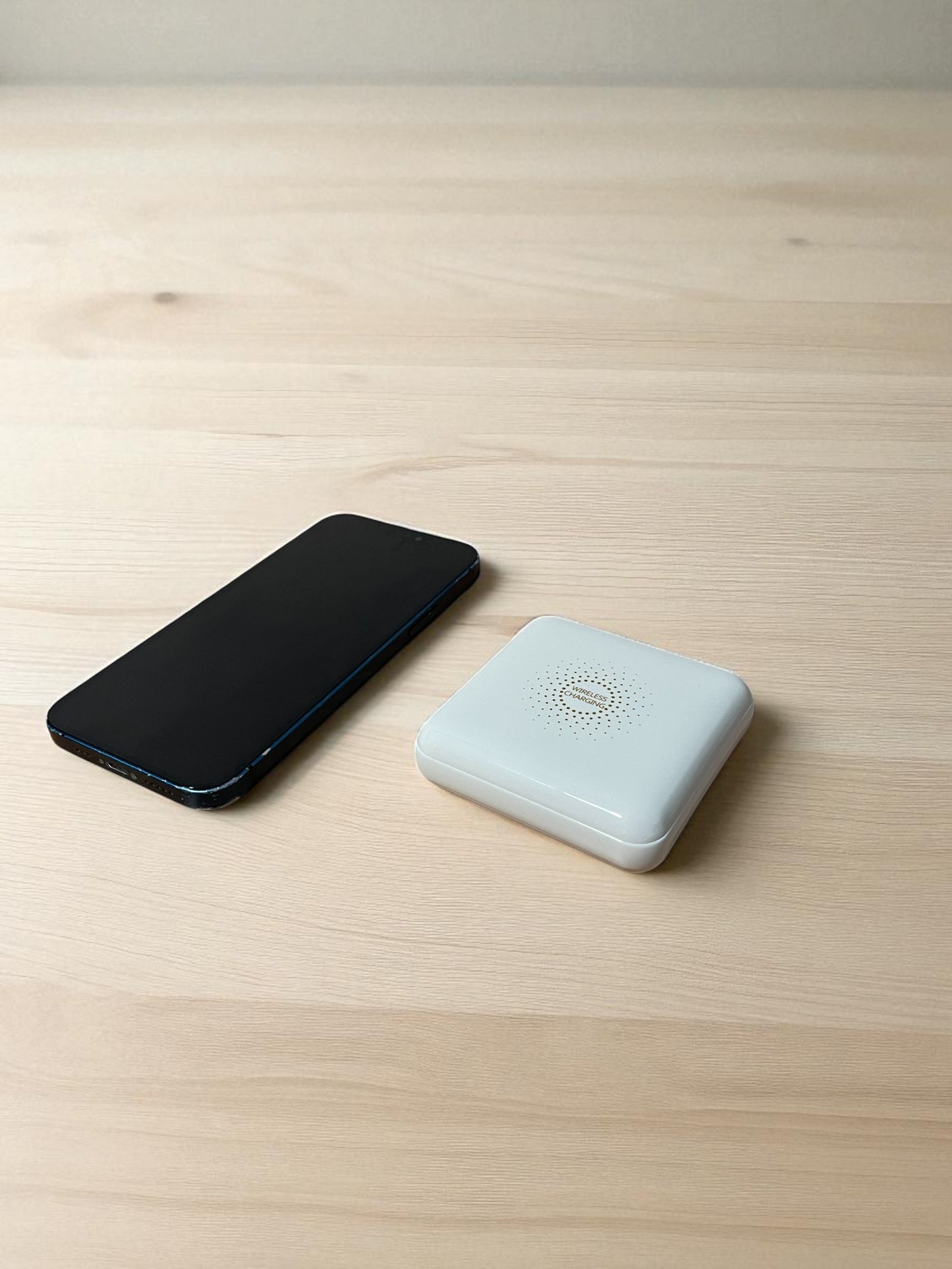 Super Mini Magnetic Wireless Charger – Pocket-Sized MagSafe Power Bank for iPhone